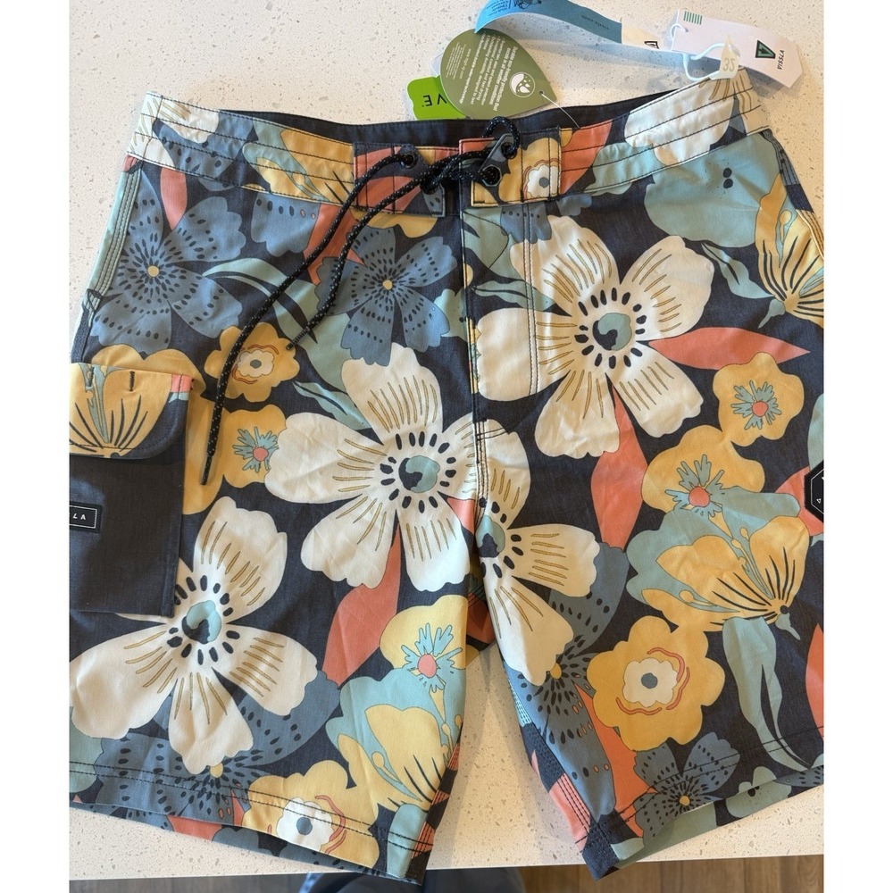 VISSLA Men's Floral Board Shorts Size 32